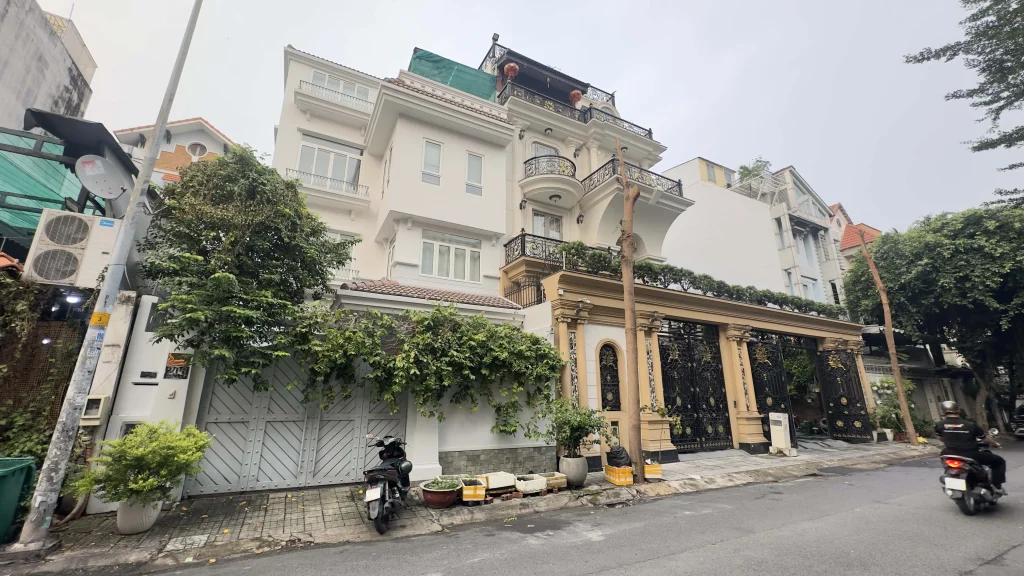 Bán nhà mặt tiền 208 Hoa Lan, P.2, Phú Nhuận